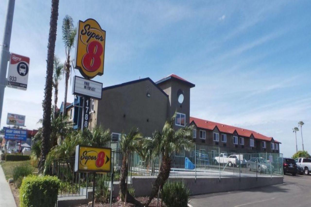 Super 8 By Wyndham San Diego/Imperial Beach Exterior photo
