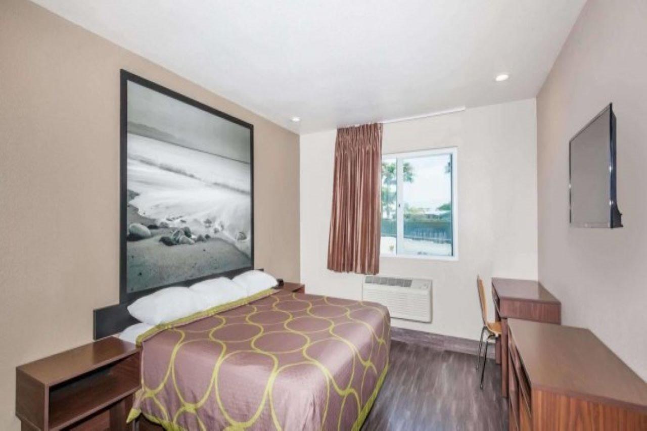 Super 8 By Wyndham San Diego/Imperial Beach Exterior photo