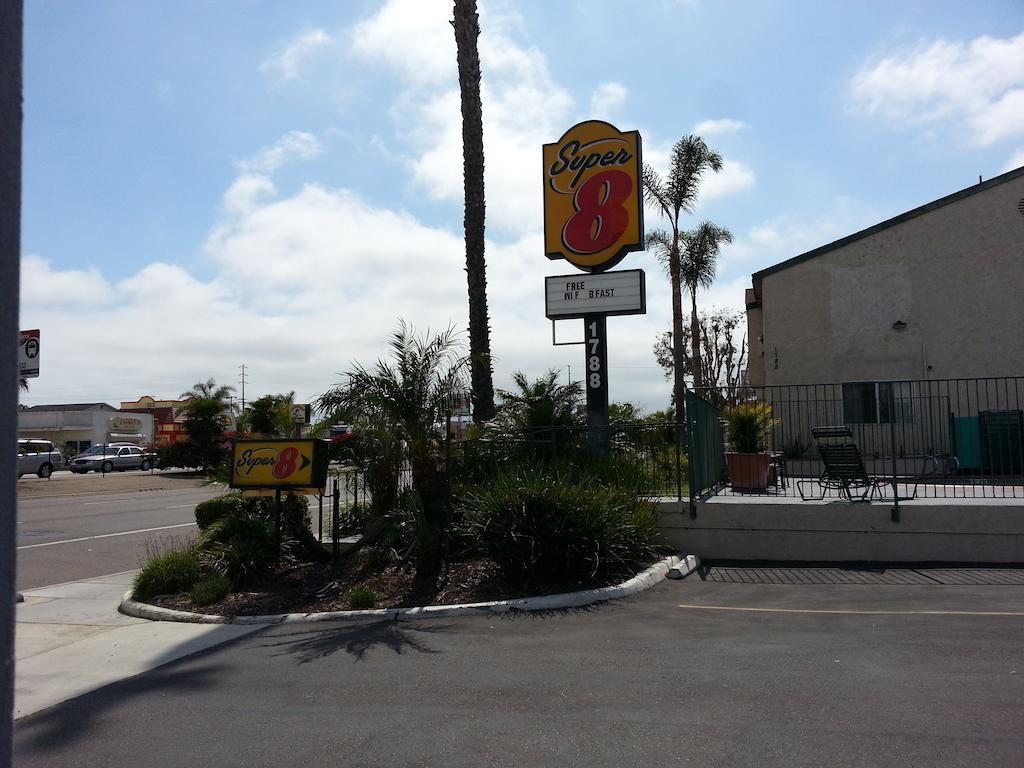 Super 8 By Wyndham San Diego/Imperial Beach Exterior photo