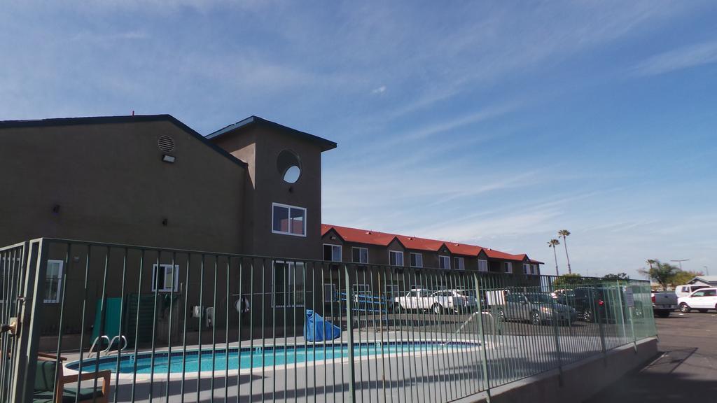 Super 8 By Wyndham San Diego/Imperial Beach Exterior photo