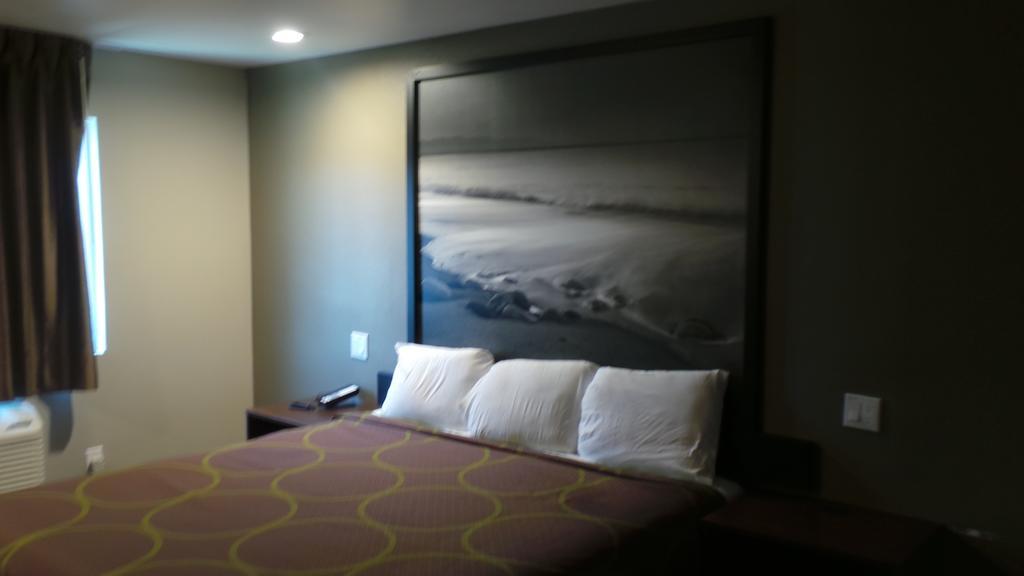 Super 8 By Wyndham San Diego/Imperial Beach Exterior photo