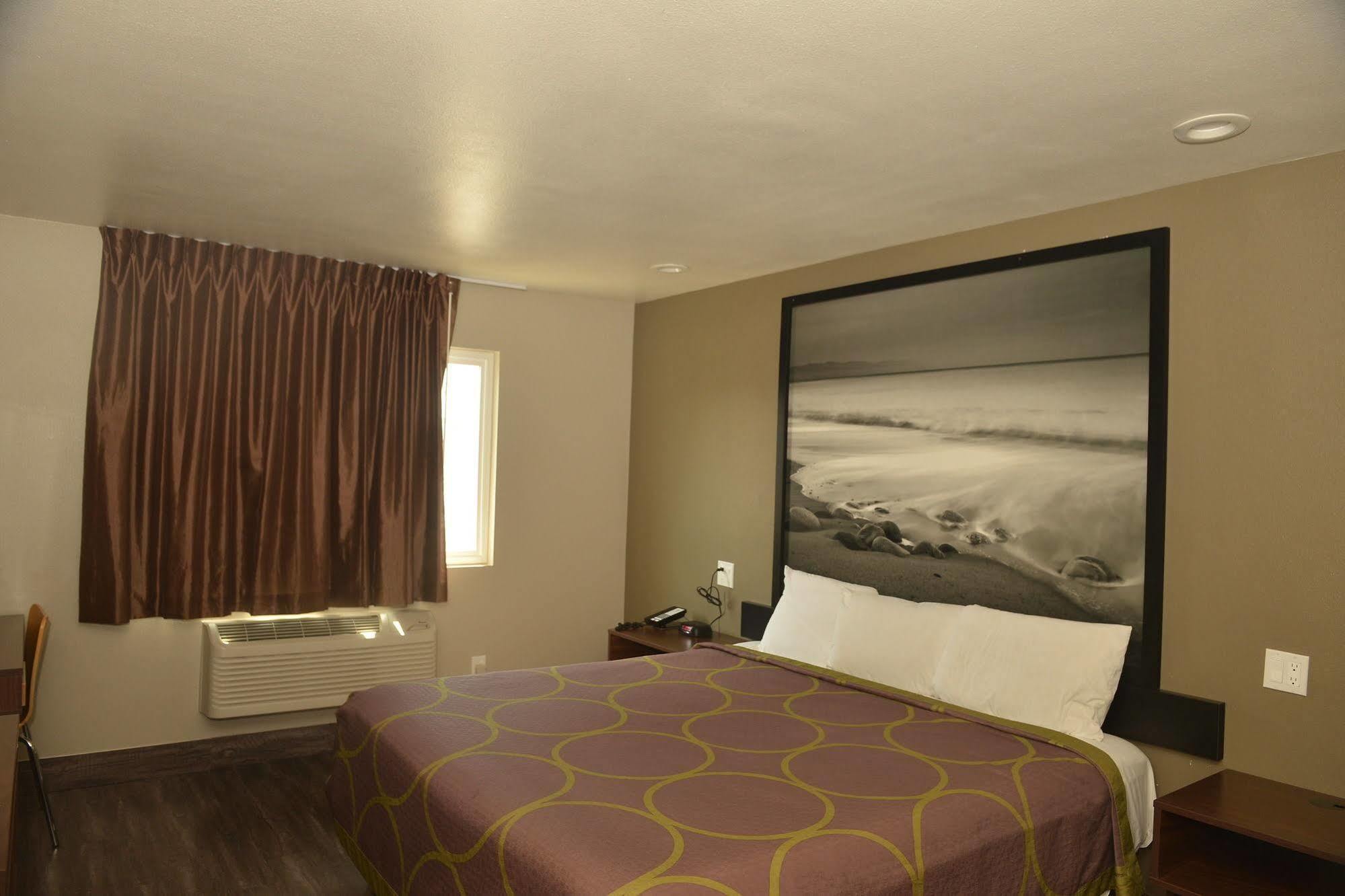 Super 8 By Wyndham San Diego/Imperial Beach Exterior photo